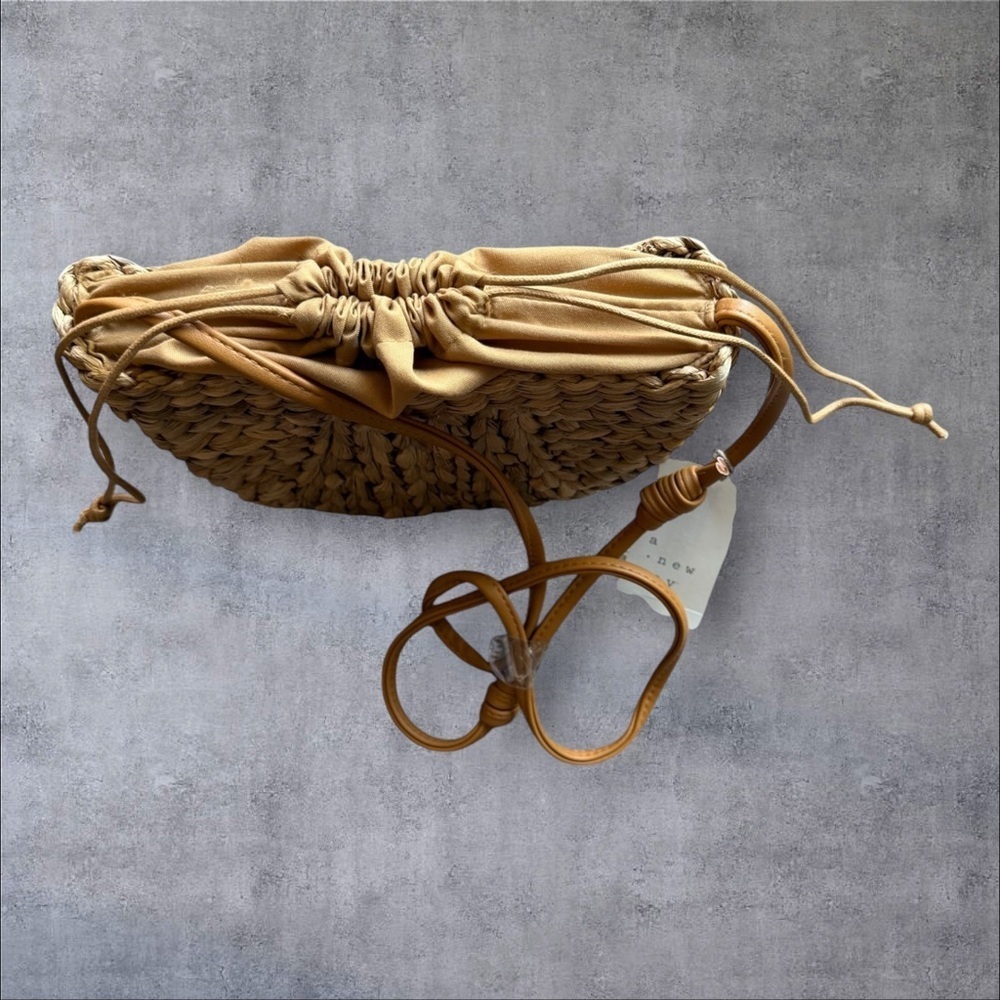 A New Day Straw Tie-Top Crossbody Purse - NWT - Picture 4 of 4